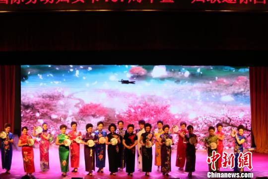 ���C400�����DŮ����������ҡ�Մ�ի@���ġ��¸�����