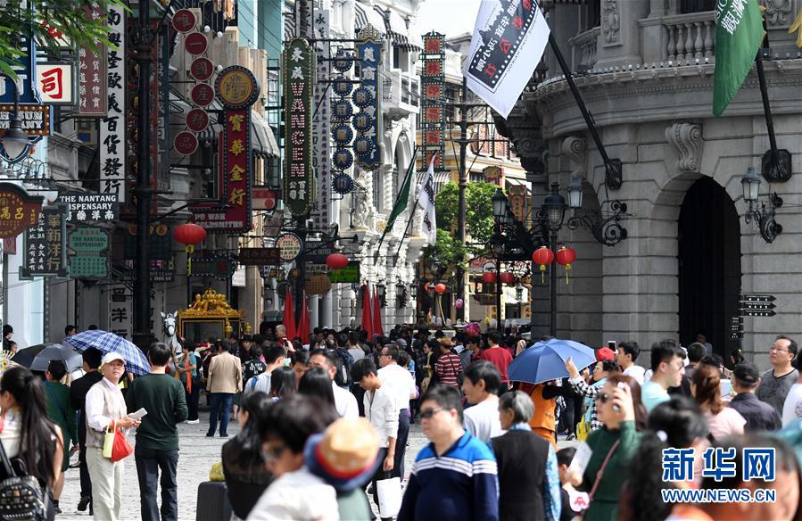 ���������1������ӭ�������e����