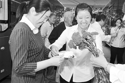 ���ݹ����펽��·Ů܇�L��Ů�˿͹��ȹ���