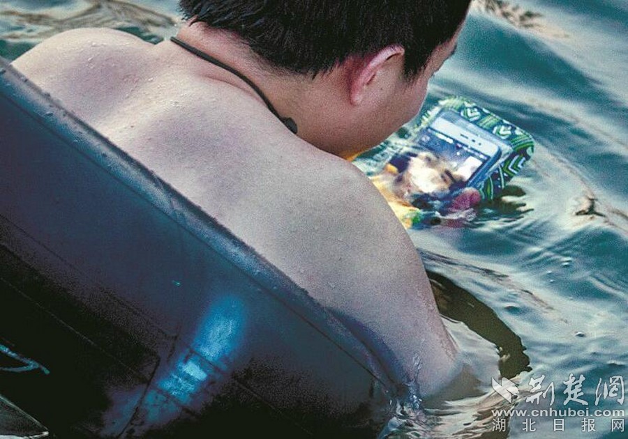 2017�Ї���(li��n)�W(w��ng)�j(lu��)�l(f��)չ?f��n)�r�y(t��ng)Ӌ����@ʾ������2017��6�����҇��W(w��ng)��Ҏ(gu��)ģ�_(d��)��7.51�|���֙C(j��)�W(w��ng)��Ҏ(gu��)ģ�_(d��)7.24�|���������֙C(j��)̫�^�������˂��������������y�����c���e�r�g������ԕ������R���վo�֙C(j��)�����֙C(j��)��ס����桱��ˮ�ϣ��˂�Ҳ��Ը�ӓu�@����(x��)�T���������c���������ˮ�Ϙ��@������һ�˱�һ���֙C(j��)�����ٻ��������������������H����Ӿ�����Lֻ��Լ����^���֙C(j��)�������]ע�⺢�ӵ�һĘ�o���� �D�飺�c�֙C(j��)һͬ��������