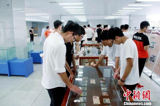 ���tɫ�B�h��Ѳչ���M��У���׈�����h�Ƽ���W�e��