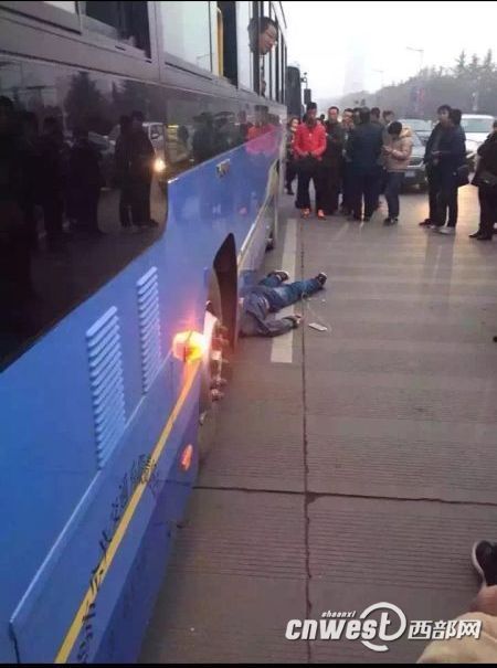 ���uһ���әM���R·��ײ�w