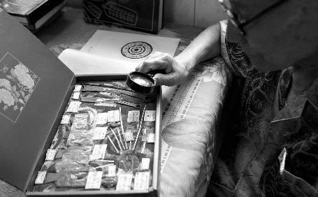 һλ�vʷ�ώ�����̌W(xu��)��Ҫ�����Ϲ��X���ղ���Ȼ��25��ǰ��һ�Ϸ�������(d��ng)���T��ُ(g��u)���̶��˃r(ji��)��s�](m��i)�н������󱻾��������ҡ���̎�P1000Ԫ�����������˕���Γ�(j��)����(sh��)ʮö�~�R����ǧ��ö���X���������������������Đ�֮���܉򷵻����@һ�Ⱦ���25�������������88�q�����w����������(m��ng)�����ٿ�һ�����������Đ�֮����